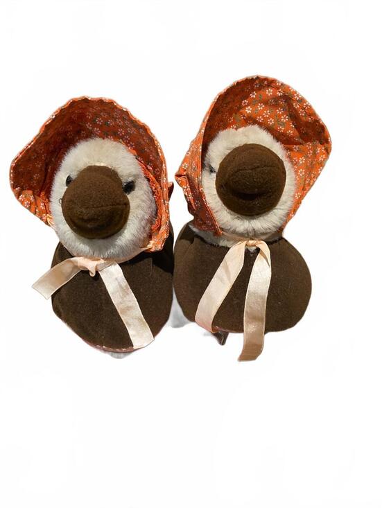 Shoes - Bambino Mother Goose With Bonnet Plush House Slippers Vintage 1988.
